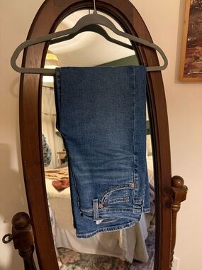 Levi's Straight Leg Jeans in Medium Blue Wash